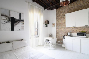 White Ostilia Apartments Rome